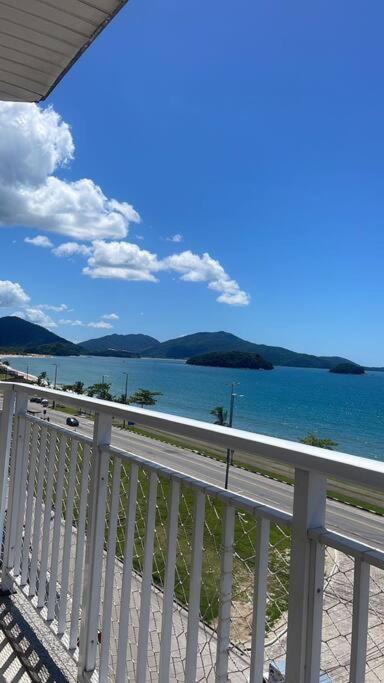 Apartamento Beira Mar - Praia Massaguacu Caraguatatuba Buitenkant foto